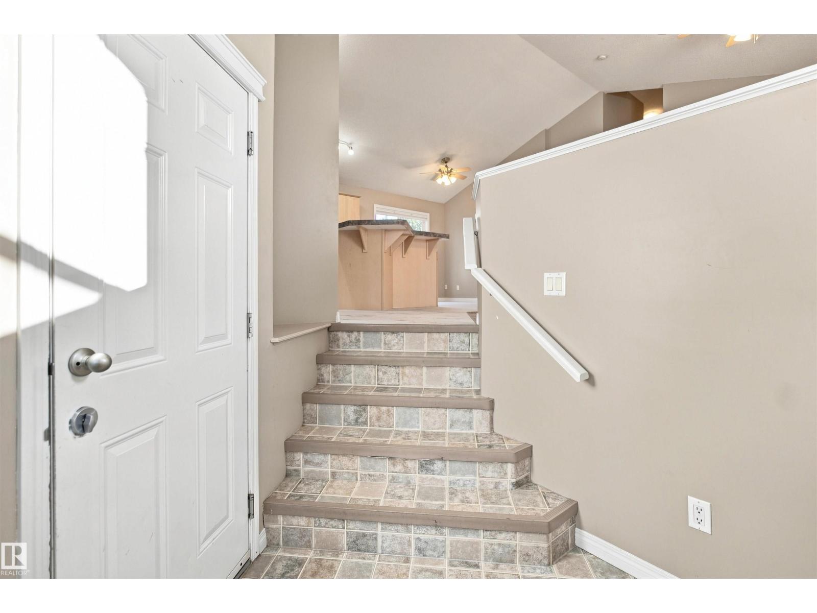 1328 80 St Sw Property Photo 4