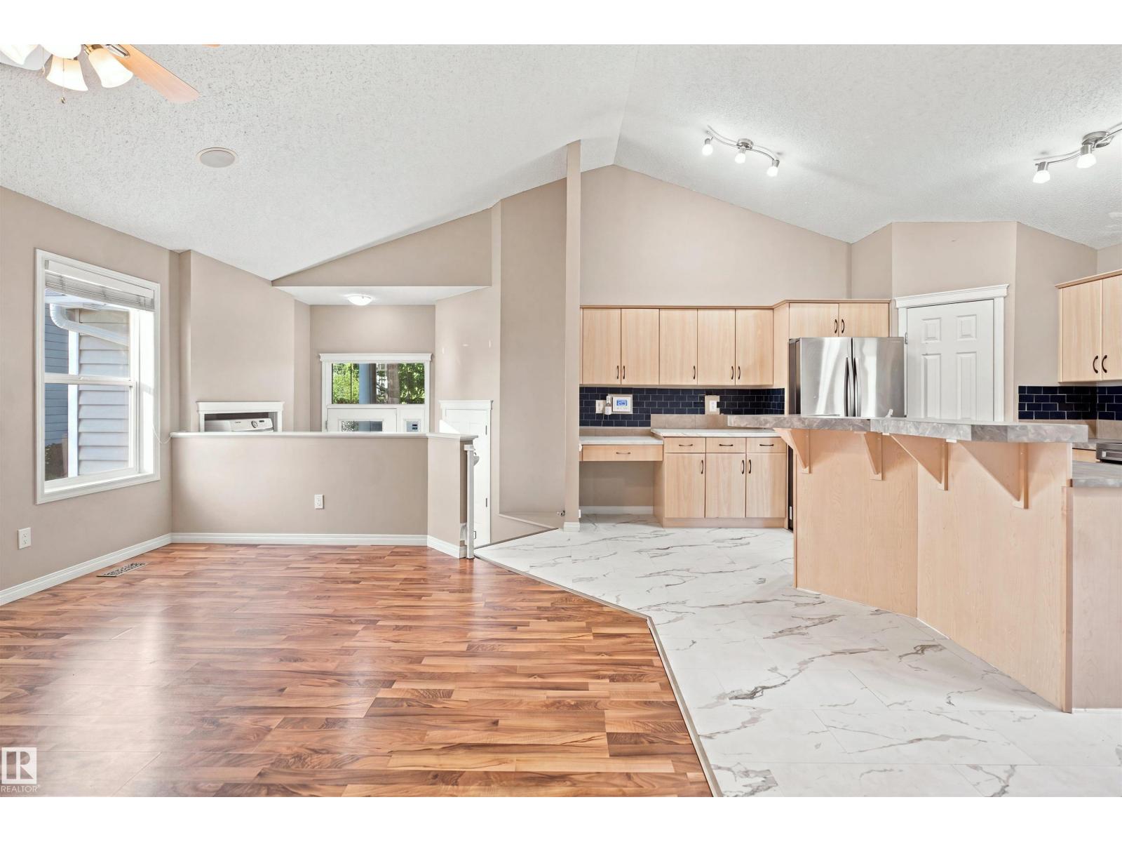 1328 80 St Sw Property Photo 6