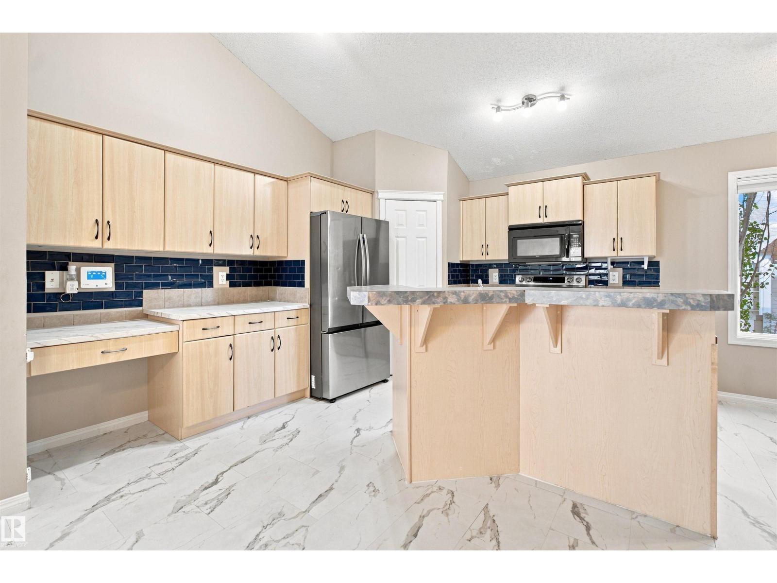 1328 80 St Sw Property Photo 9
