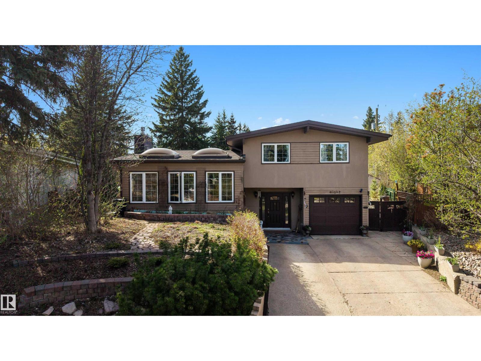 8 Garland Pl Property Photo 1