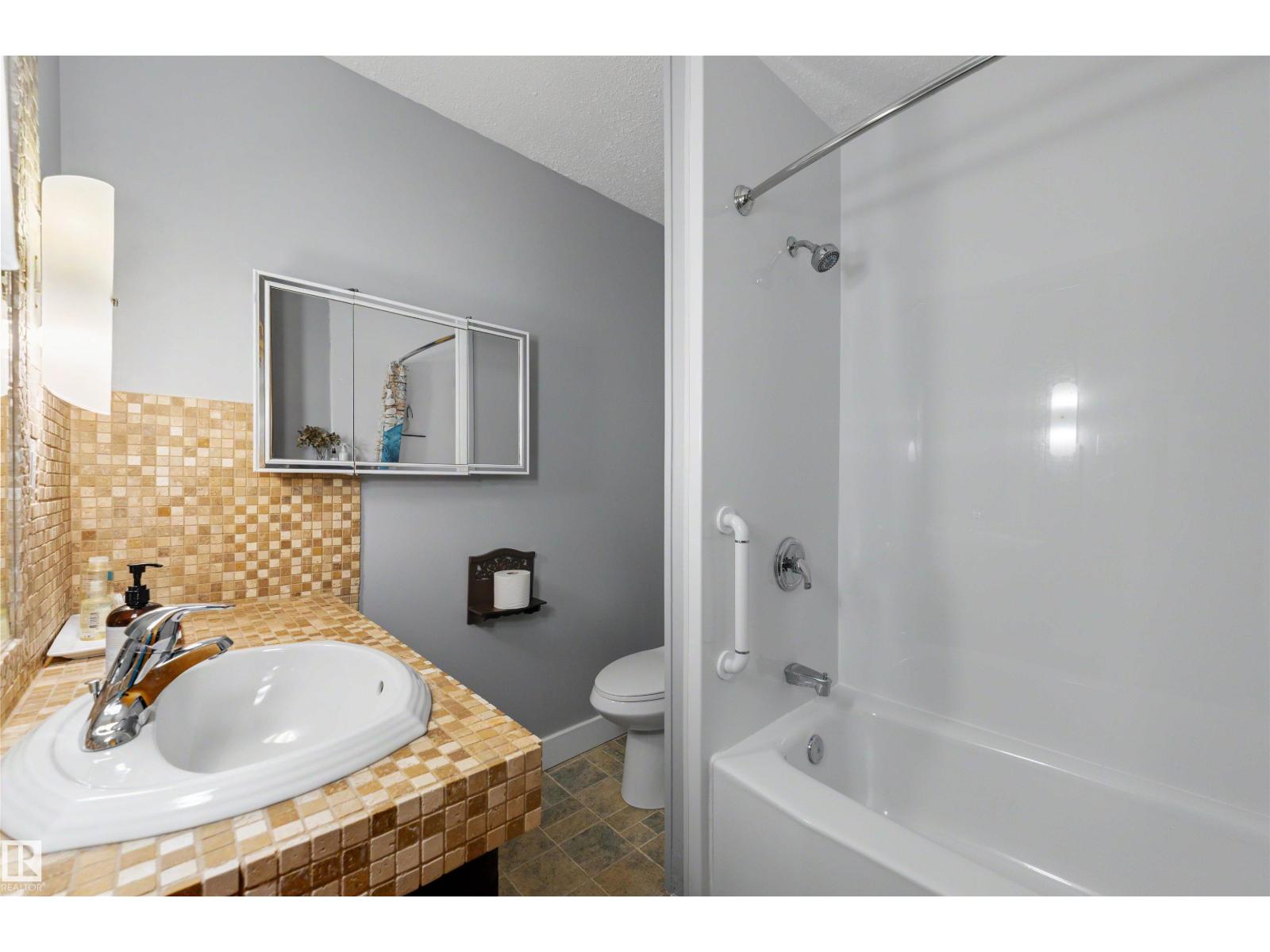 8 Garland Pl Property Photo 35