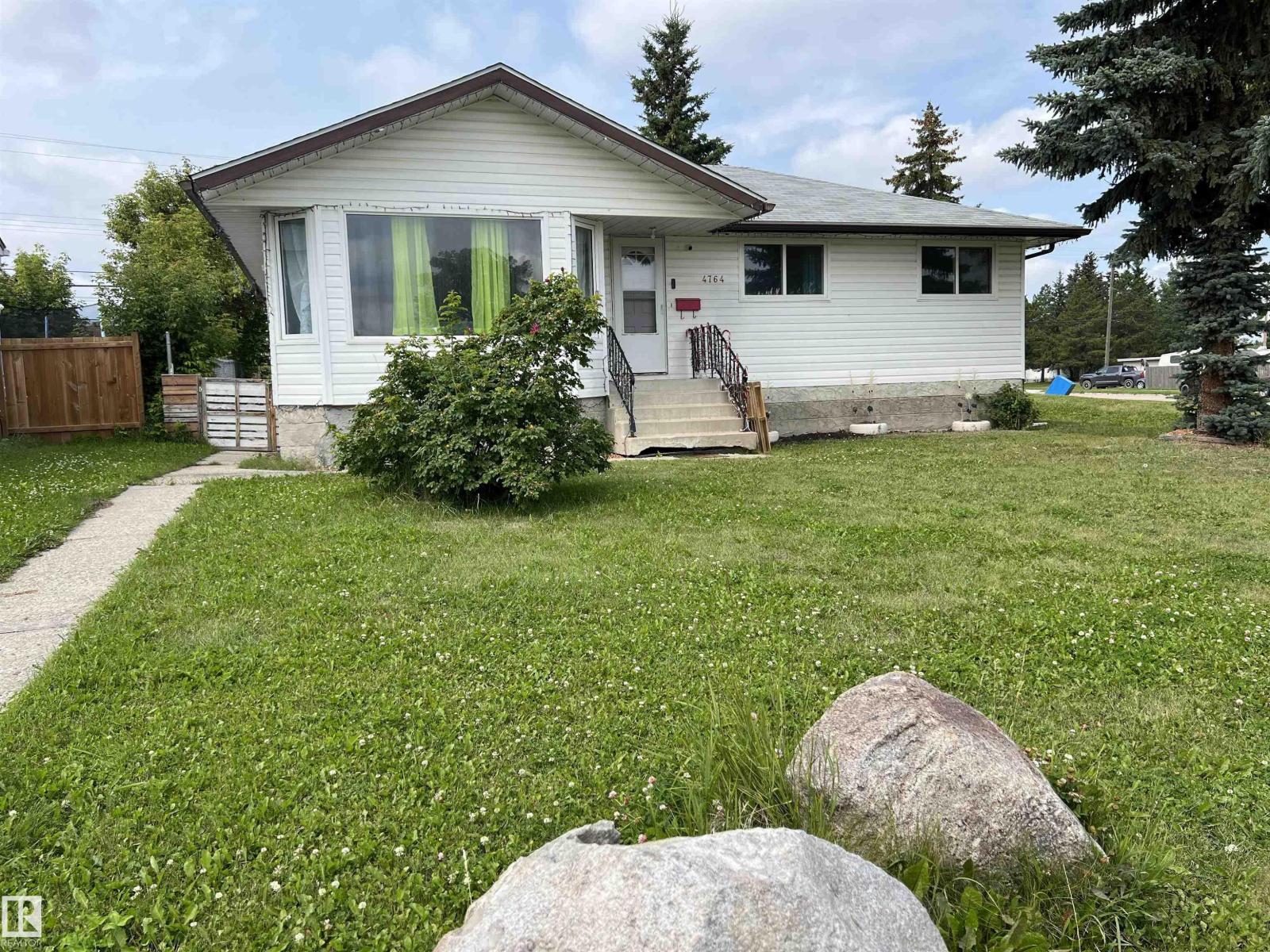 4764 43 St. Property Photo 1
