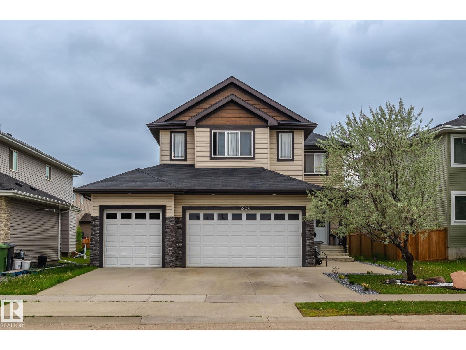 3808 Triomphe Bv Property Photo 1