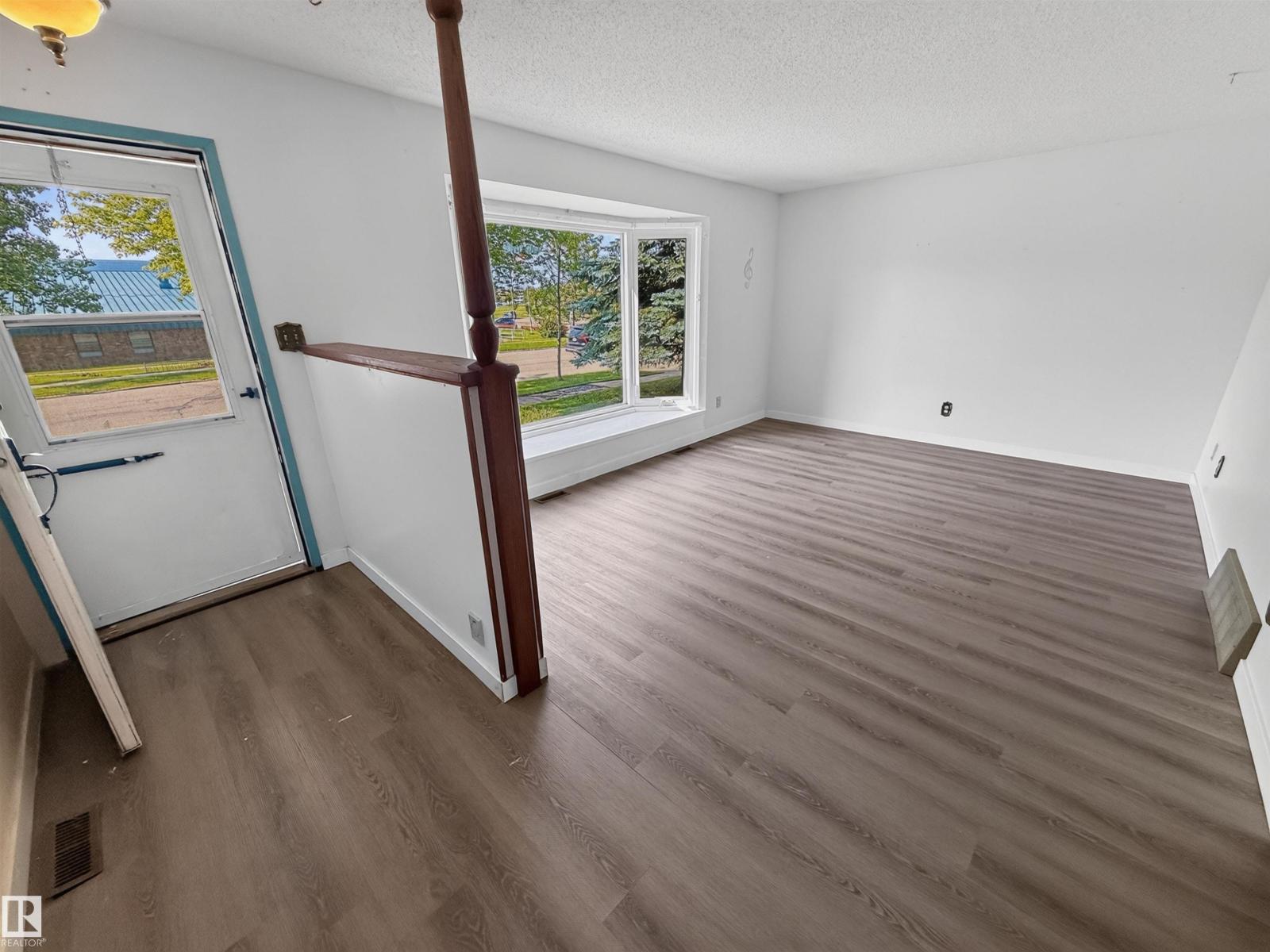11327 25 Av Nw Property Photo 8