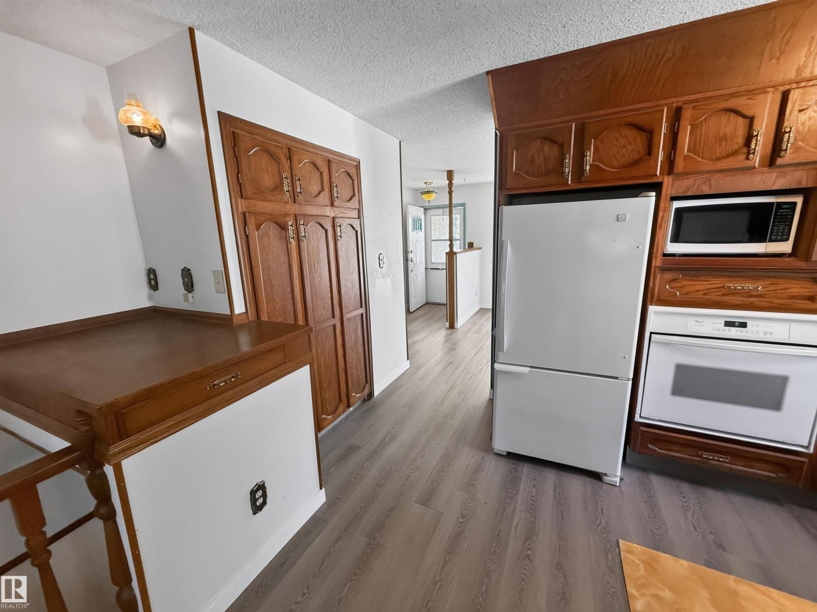 11327 25 Av Nw Property Photo 11