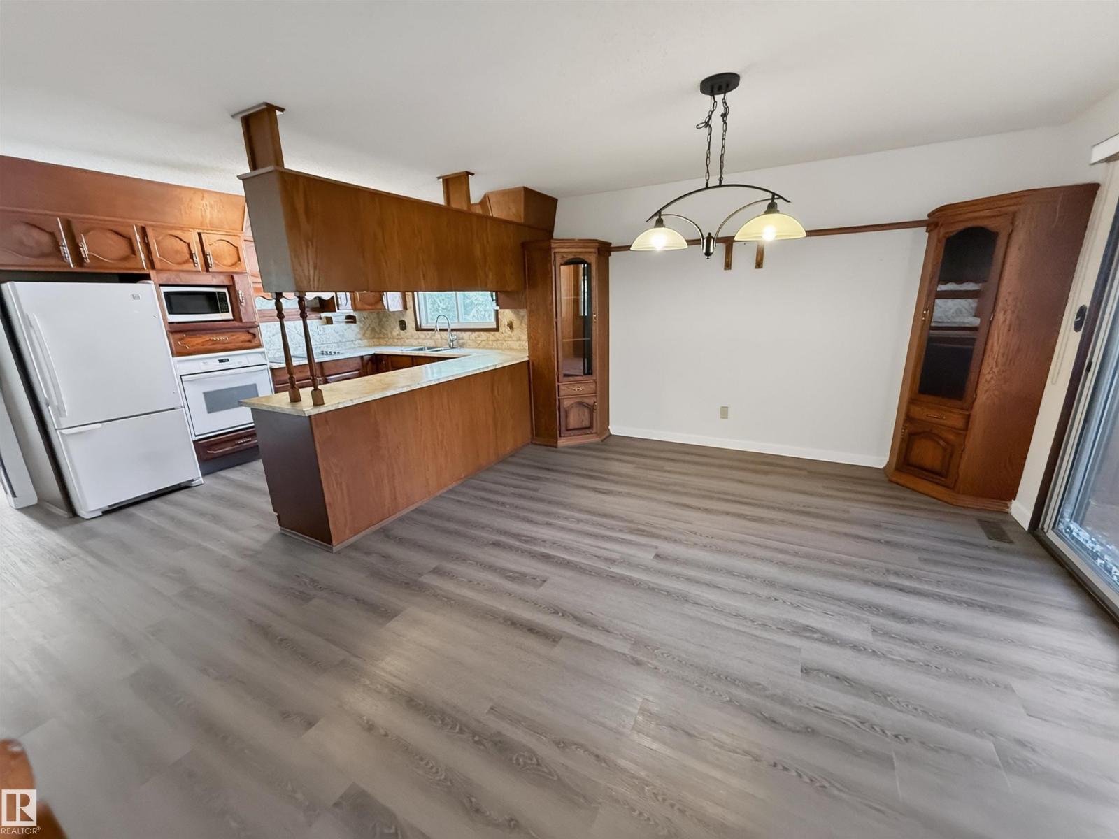 11327 25 Av Nw Property Photo 15