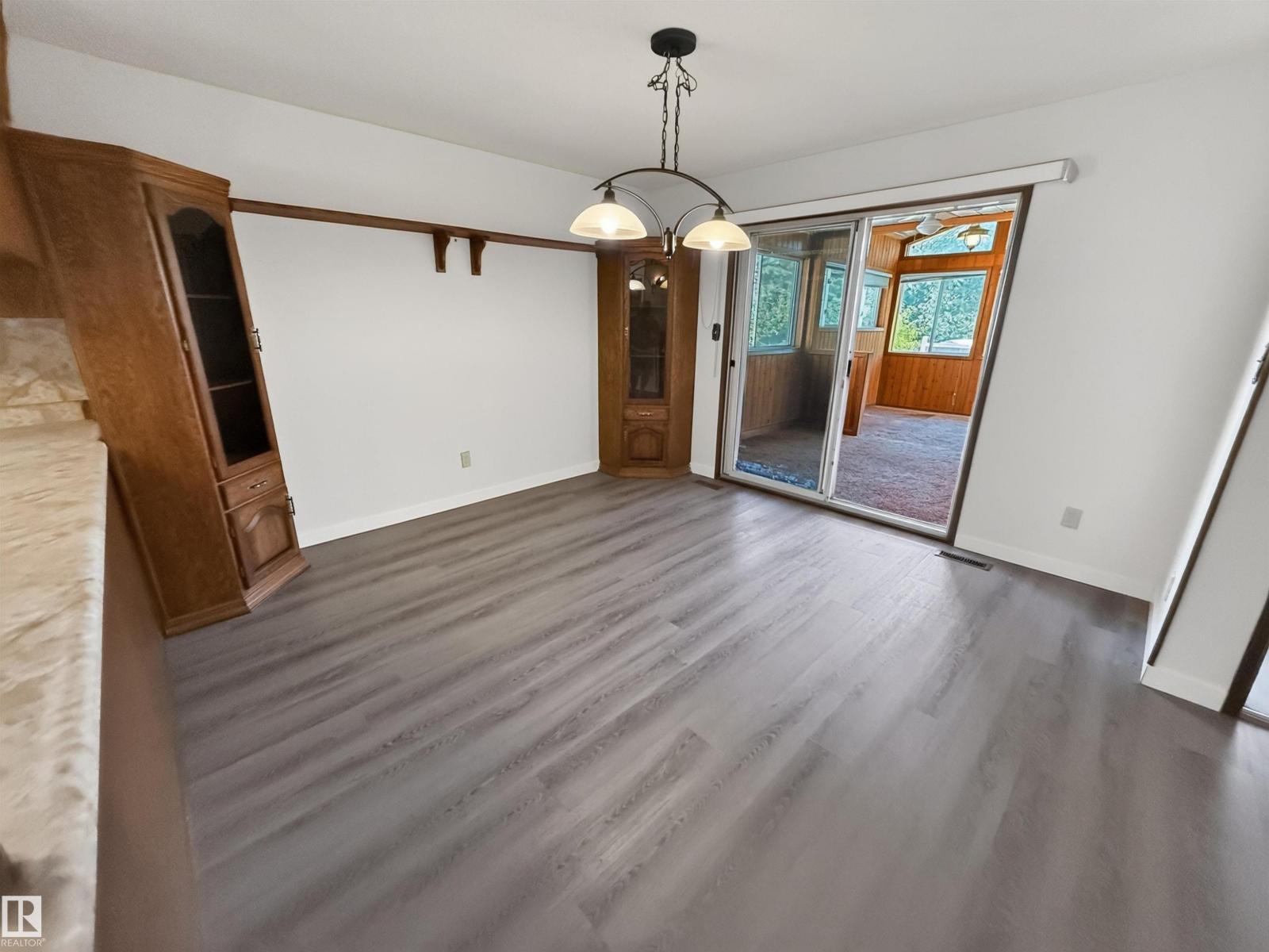 11327 25 Av Nw Property Photo 16