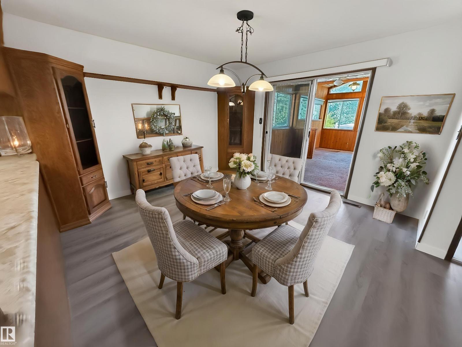 11327 25 Av Nw Property Photo 17