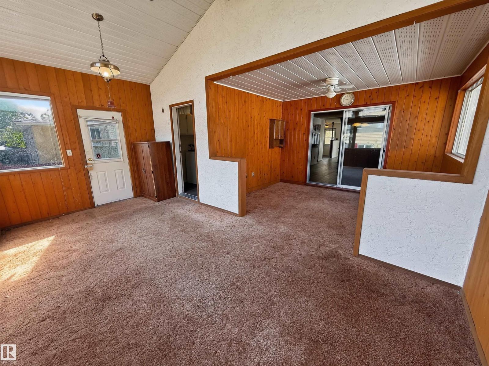 11327 25 Av Nw Property Photo 19
