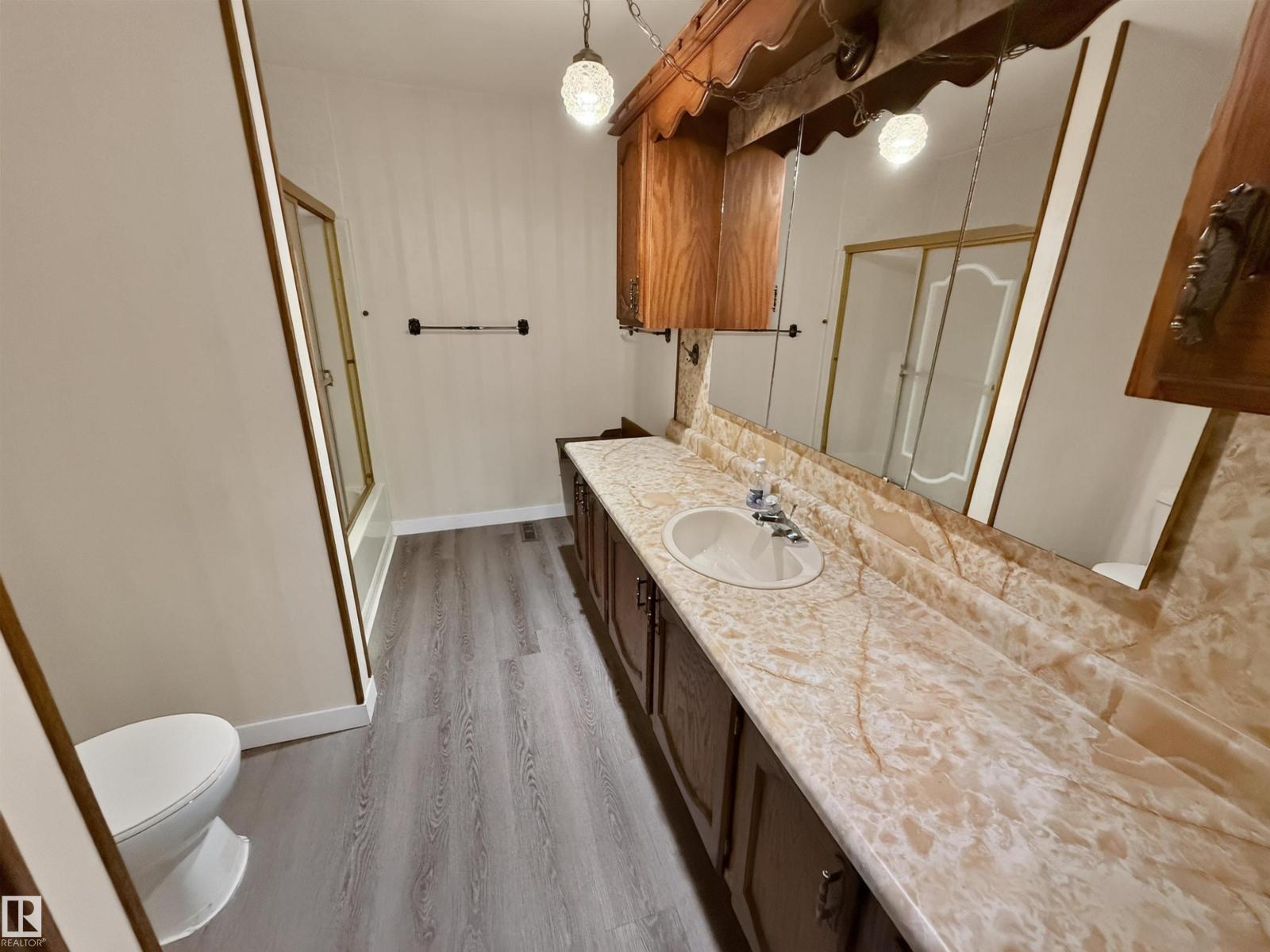11327 25 Av Nw Property Photo 25
