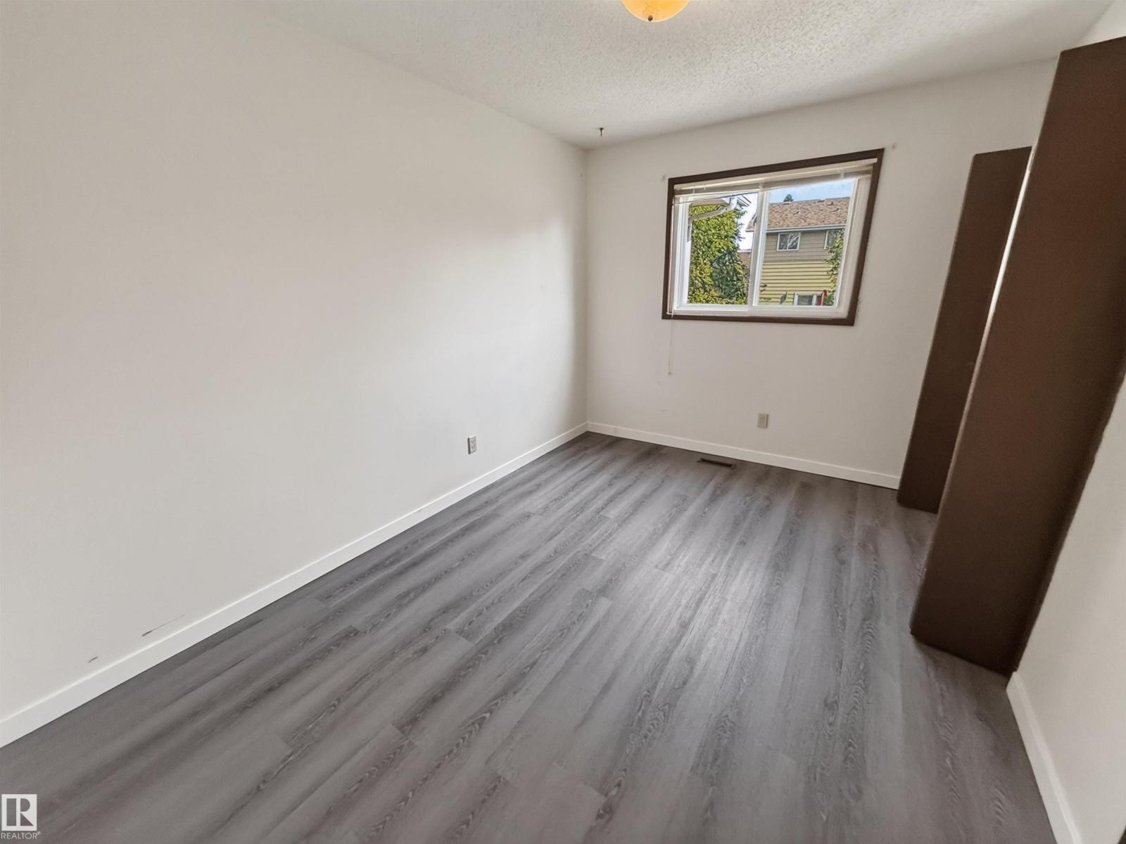 11327 25 Av Nw Property Photo 27