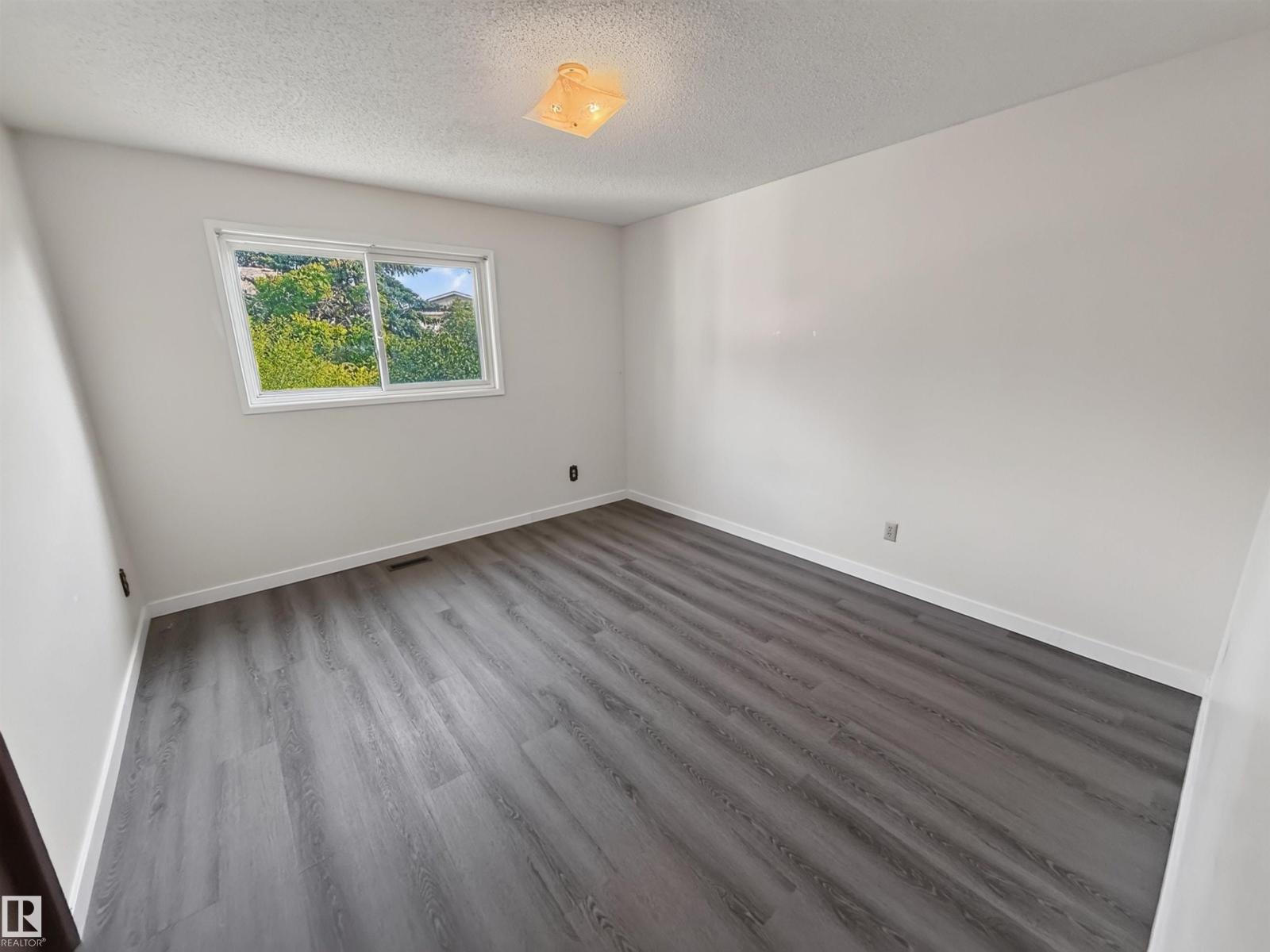 11327 25 Av Nw Property Photo 29