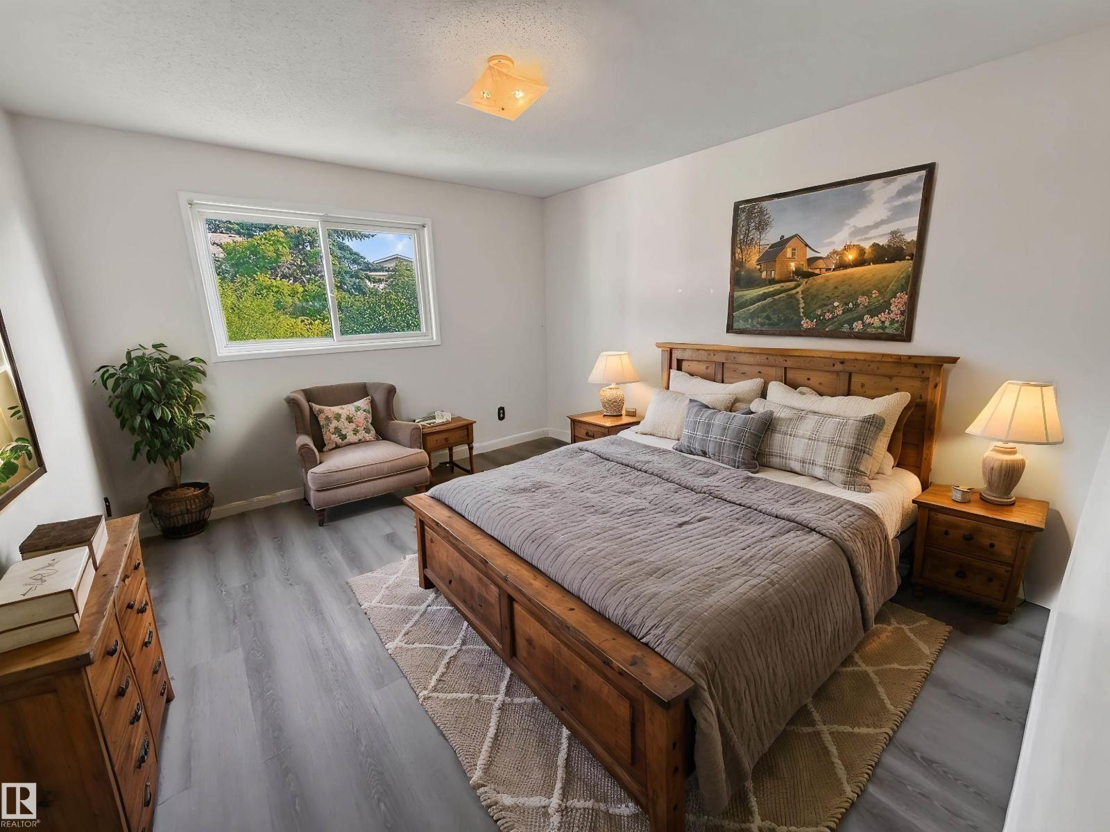 11327 25 Av Nw Property Photo 30