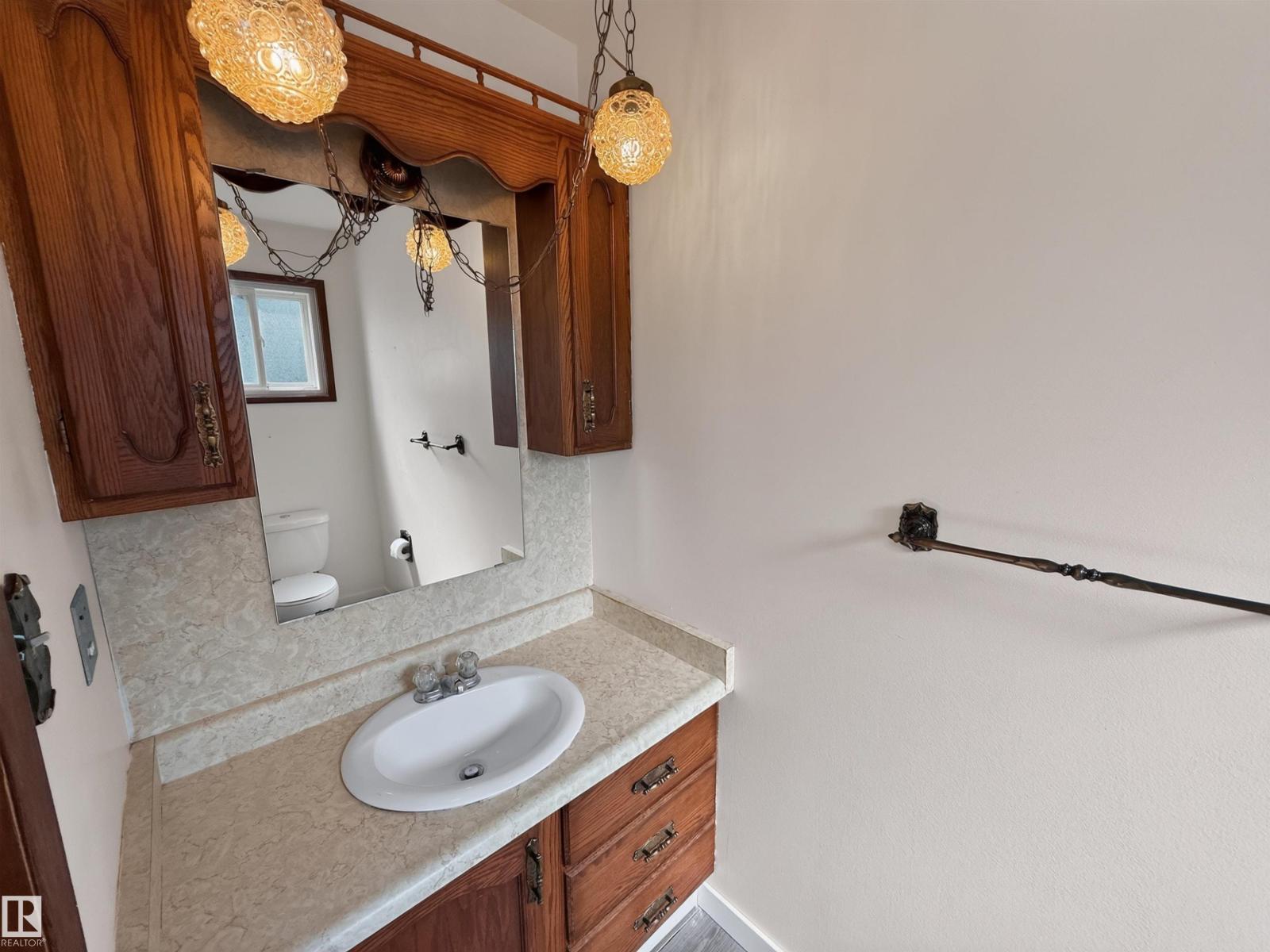 11327 25 Av Nw Property Photo 34