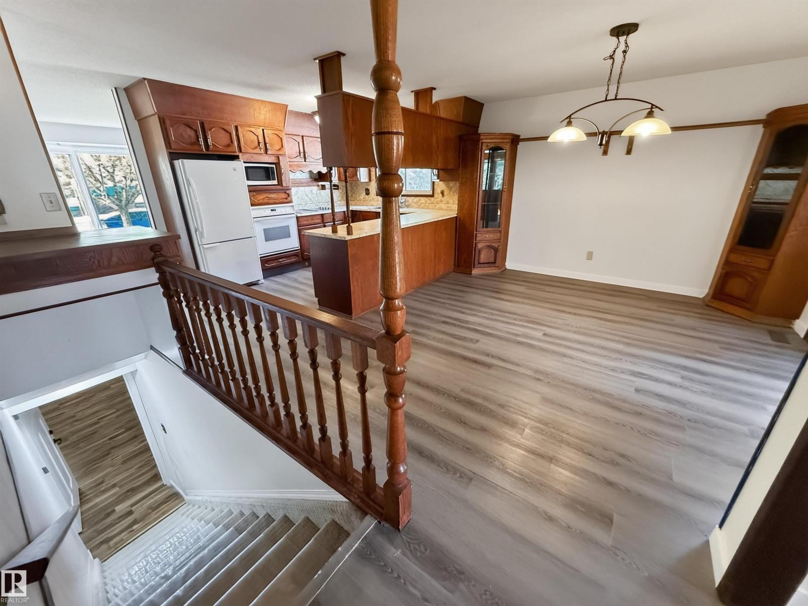 11327 25 Av Nw Property Photo 35
