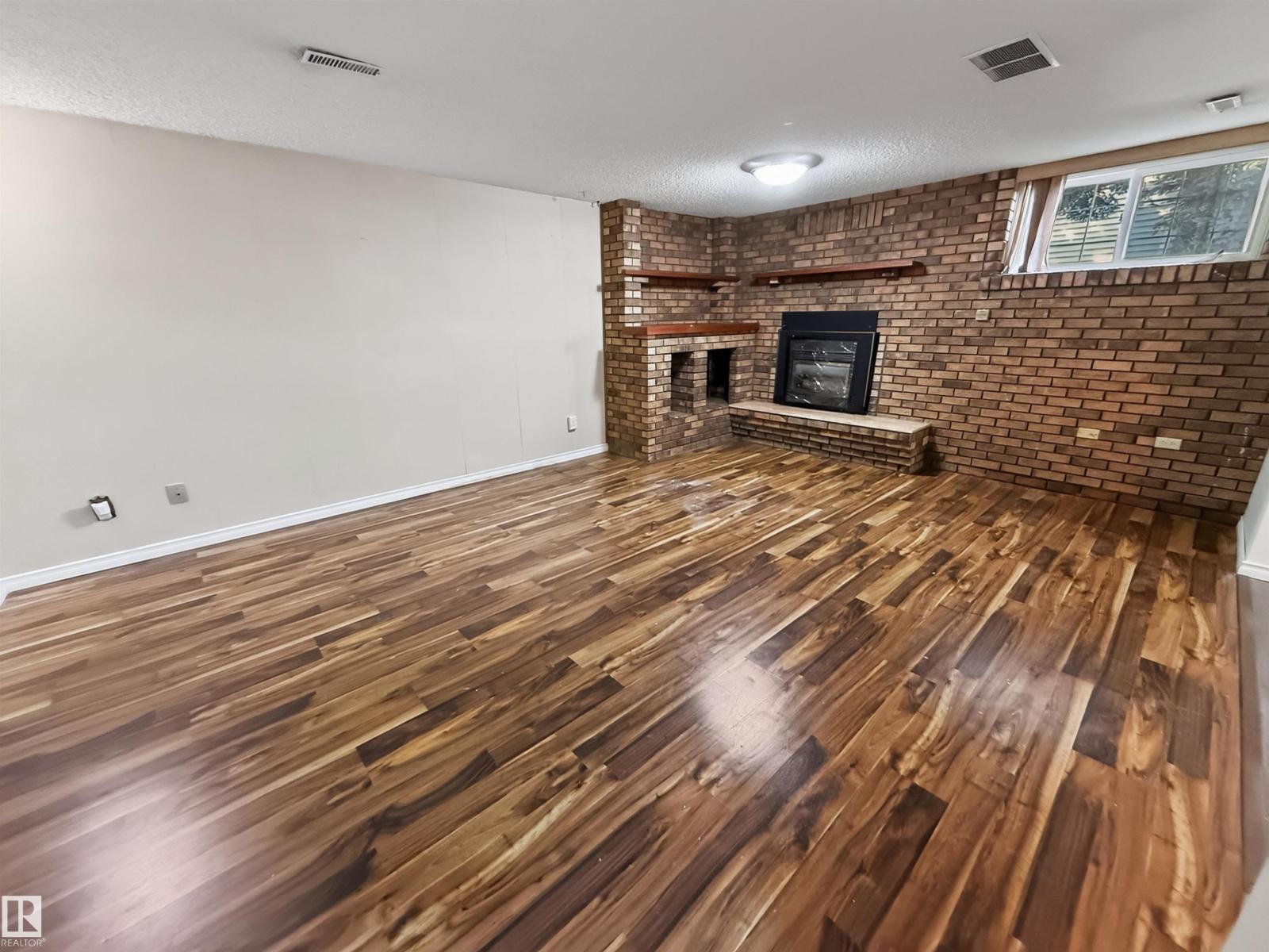 11327 25 Av Nw Property Photo 38