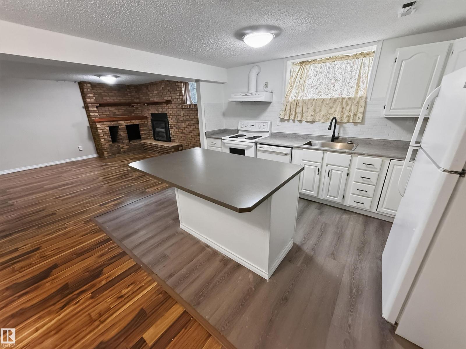 11327 25 Av Nw Property Photo 39
