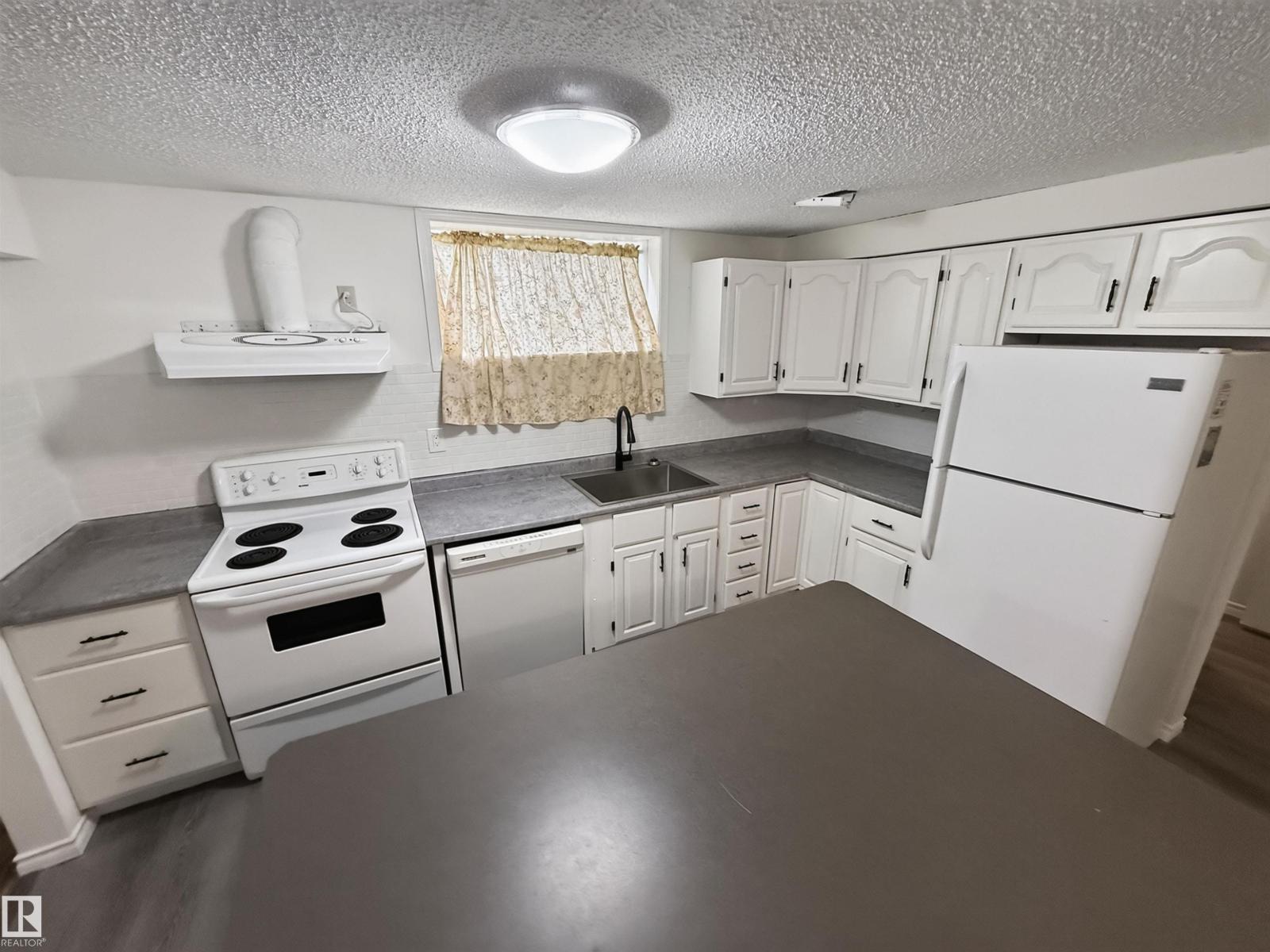 11327 25 Av Nw Property Photo 41