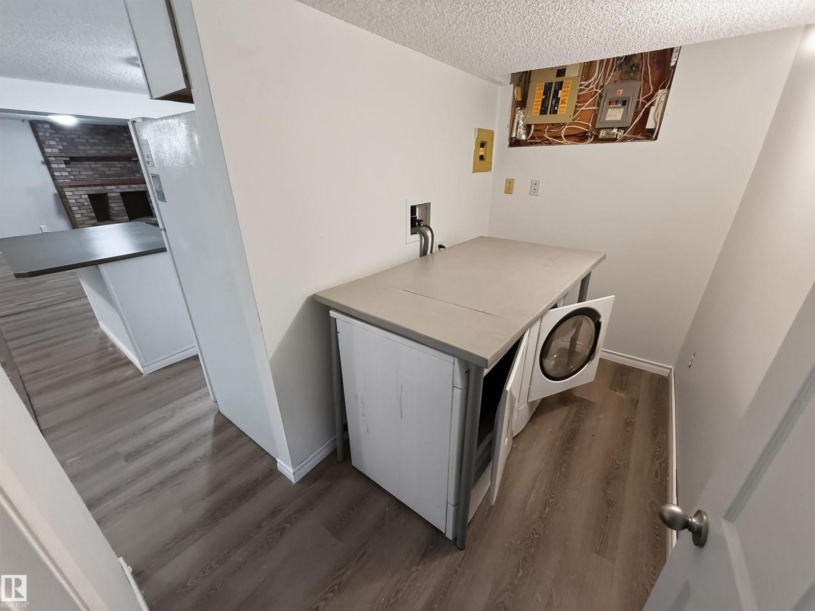 11327 25 Av Nw Property Photo 42