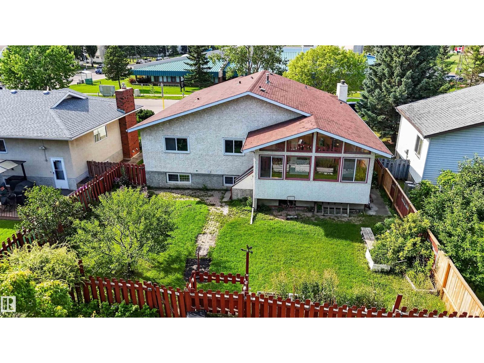 11327 25 Av Nw Property Photo 54