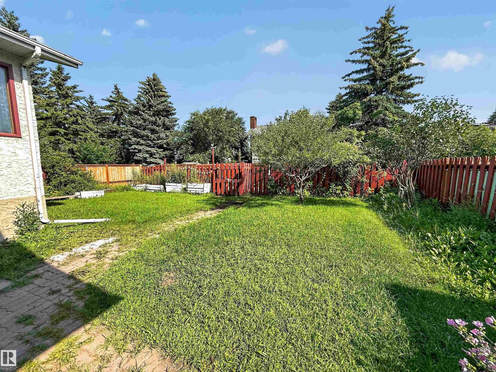 11327 25 Av Nw Property Photo 58