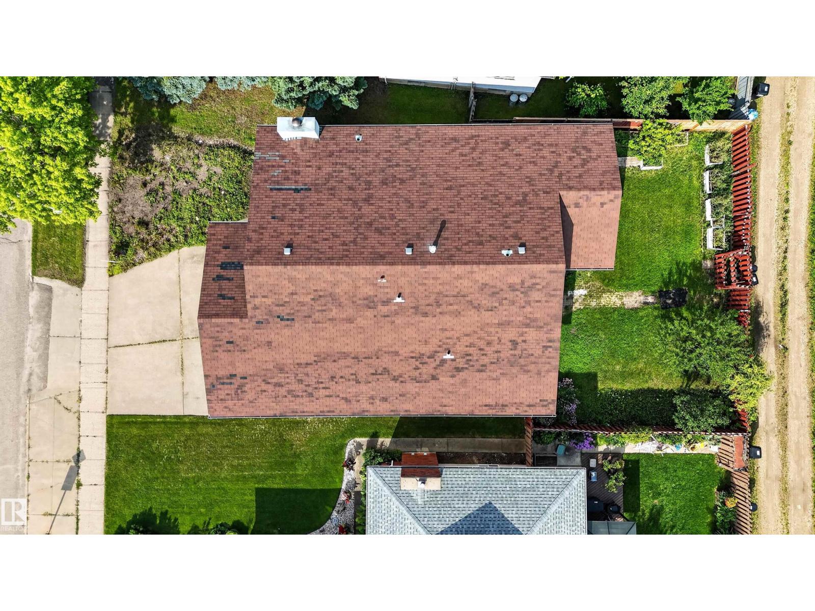 11327 25 Av Nw Property Photo 60