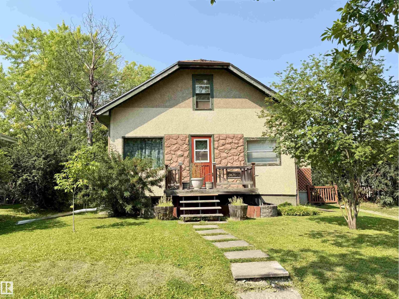 5040 49 ST Property Photo 1