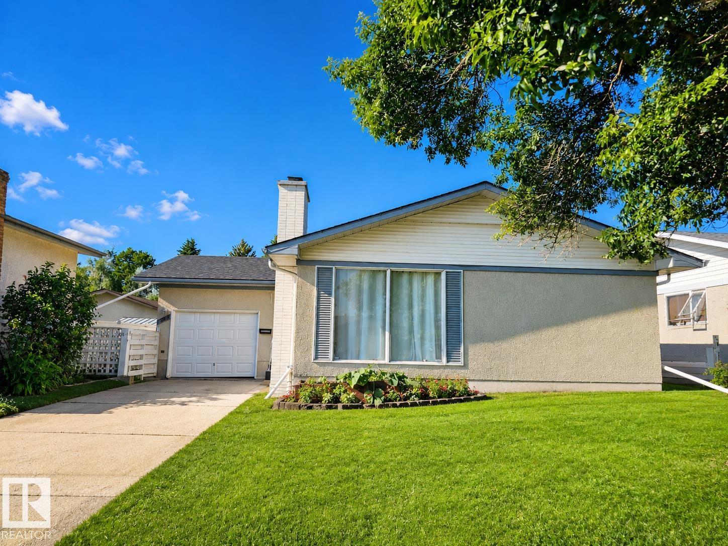 7812 144 Av Nw Property Photo 1