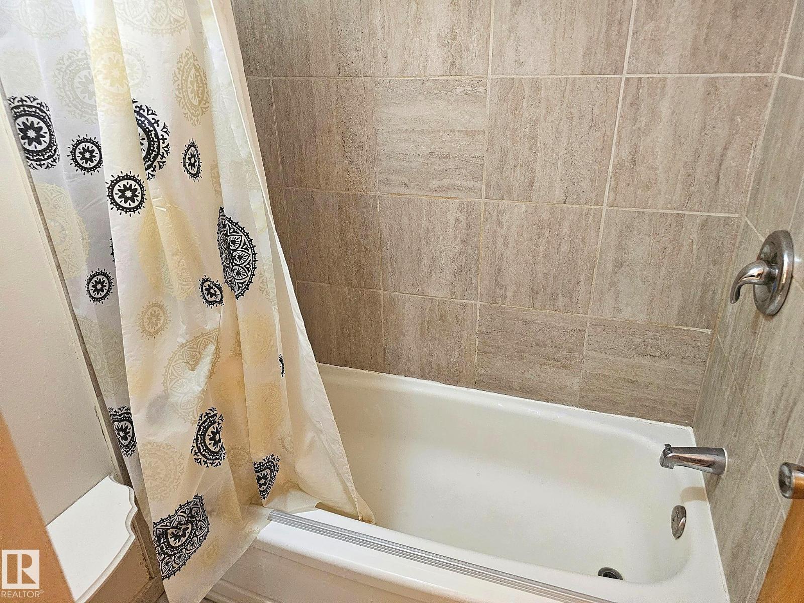7812 144 Av Nw Property Photo 9