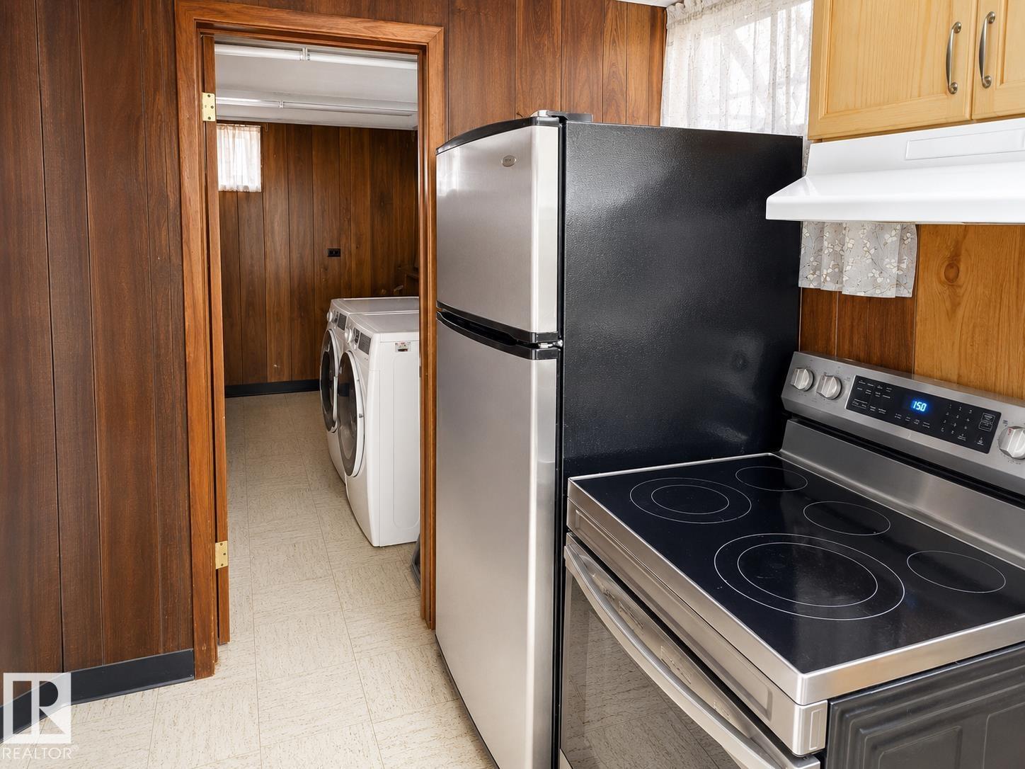 7812 144 Av Nw Property Photo 11