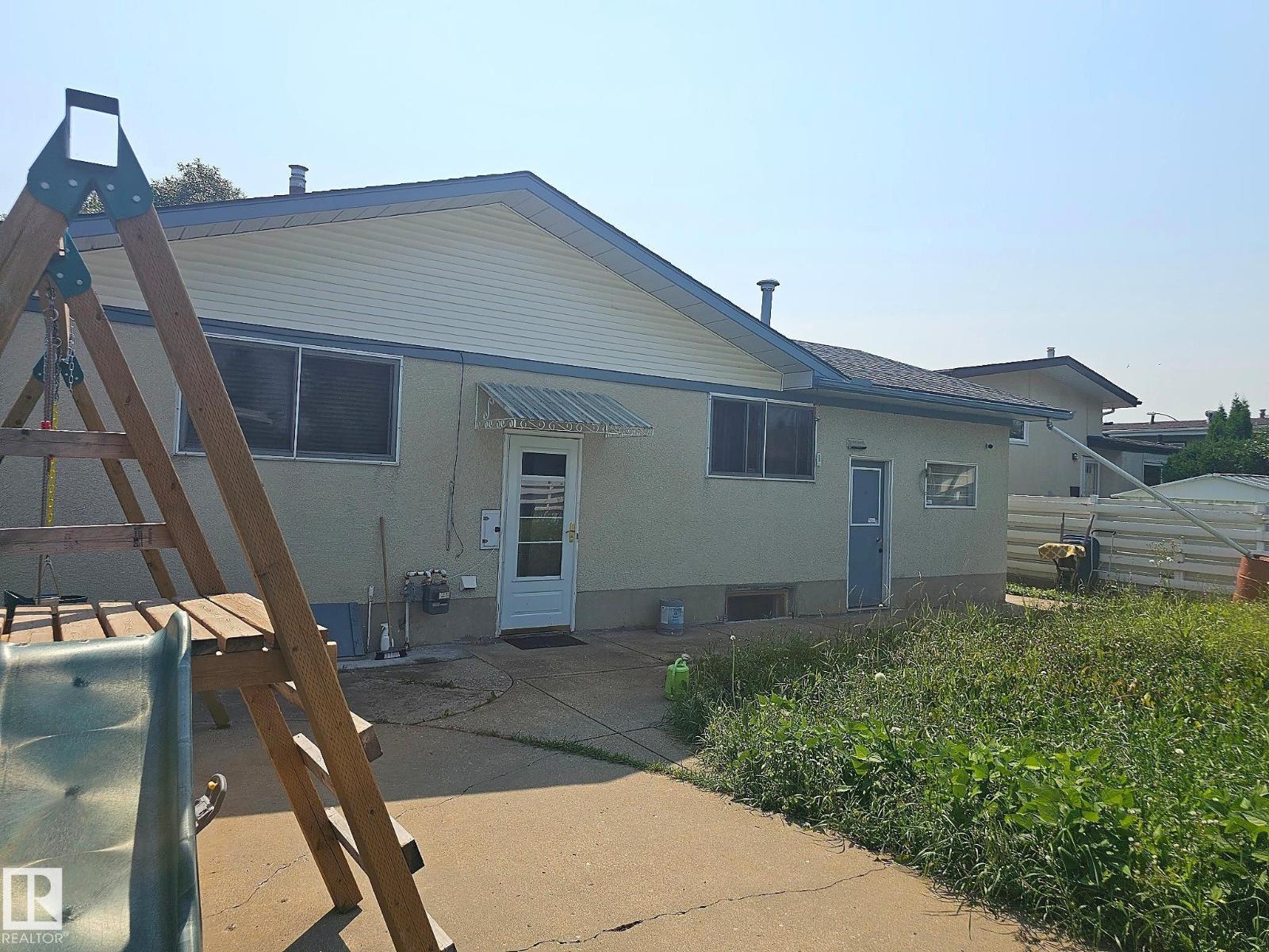 7812 144 Av Nw Property Photo 17