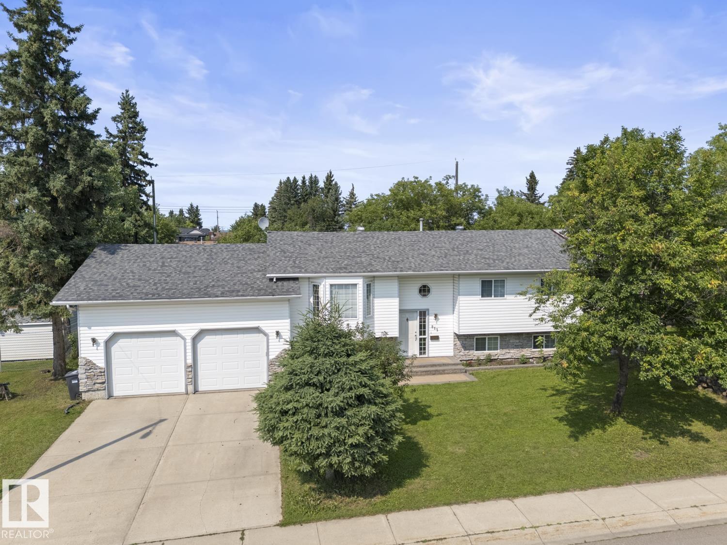812 12 AV Property Photo 1
