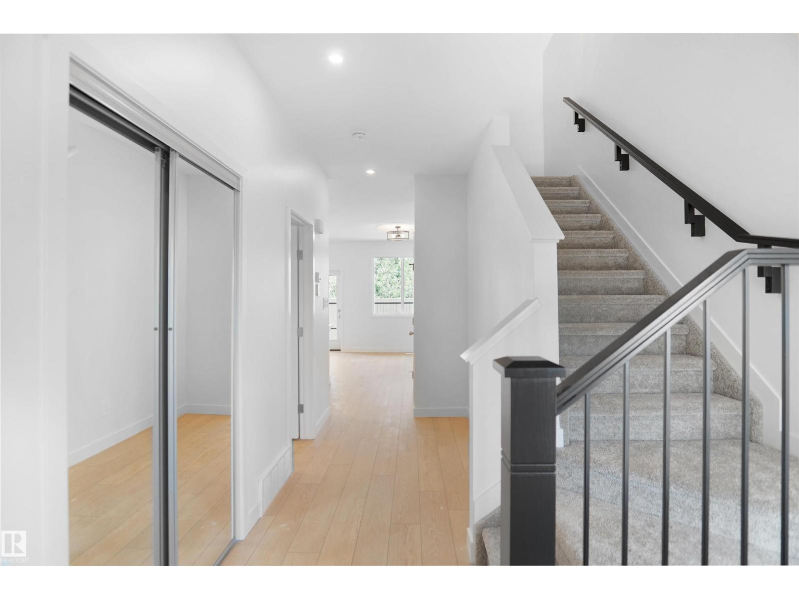 8707 183 Av Nw Property Photo 3