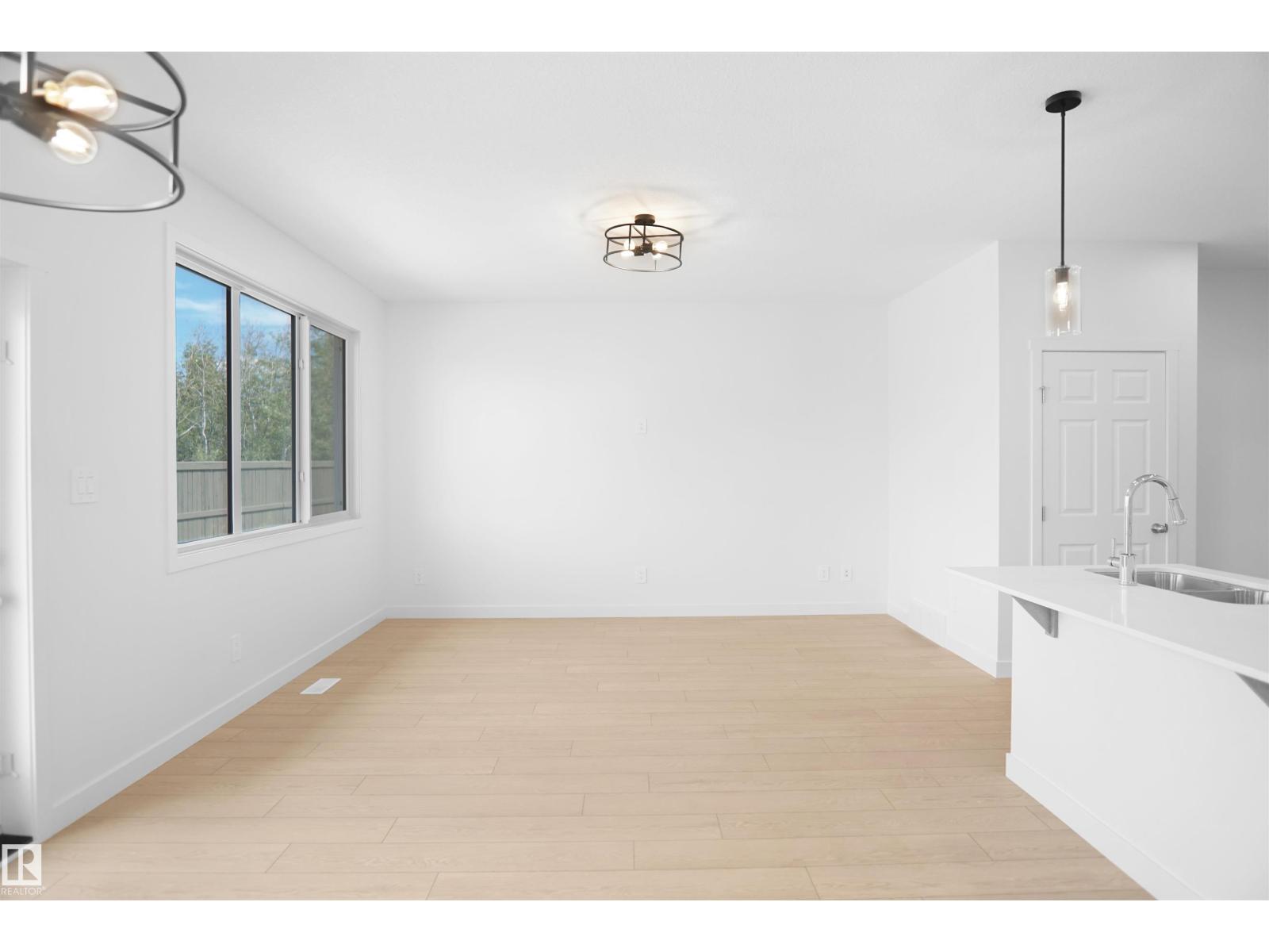 8707 183 Av Nw Property Photo 6