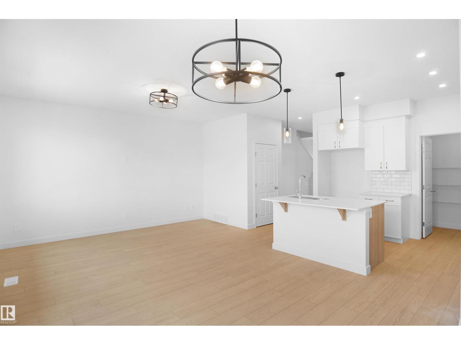 8707 183 Av Nw Property Photo 7
