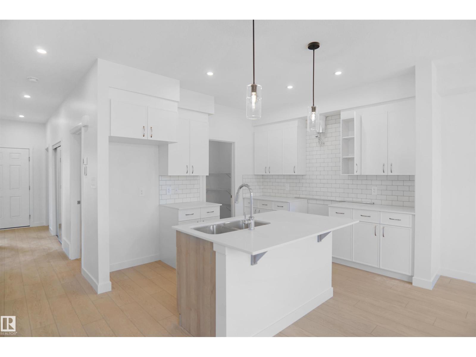 8707 183 Av Nw Property Photo 11