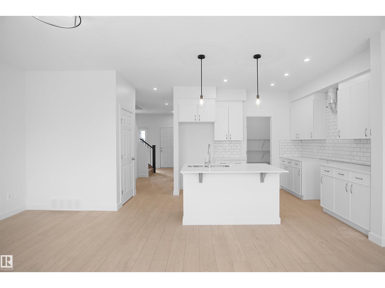 8707 183 Av Nw Property Photo 16