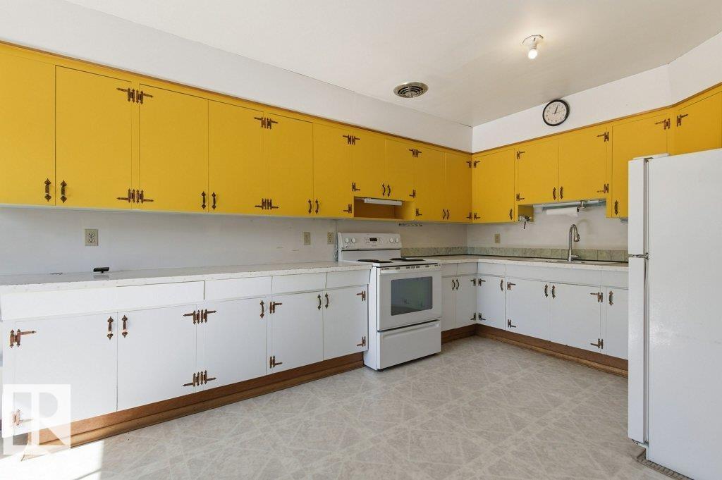 10459 66 Av Nw Property Photo 5