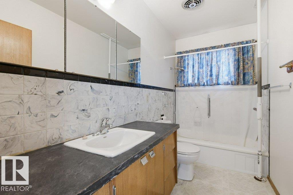 10459 66 Av Nw Property Photo 17