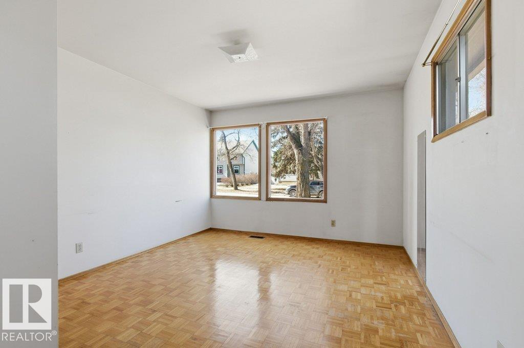 10459 66 Av Nw Property Photo 21