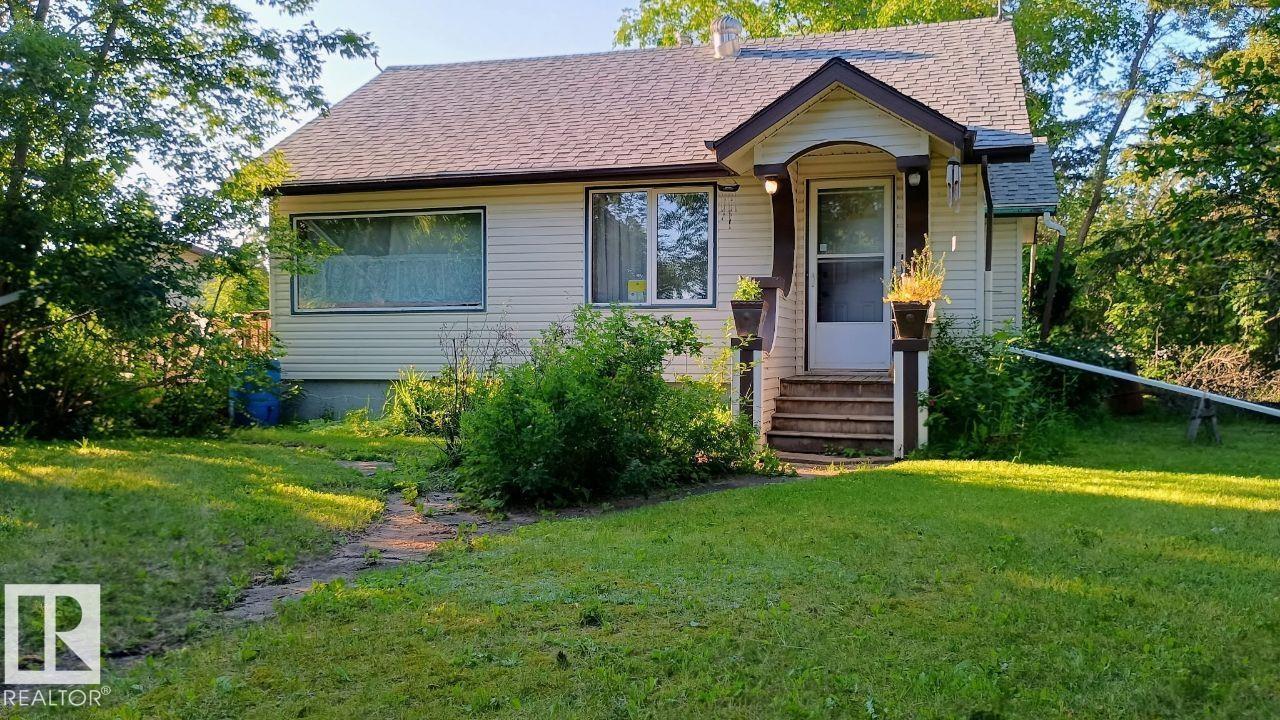 5102 51 Av Property Photo 1