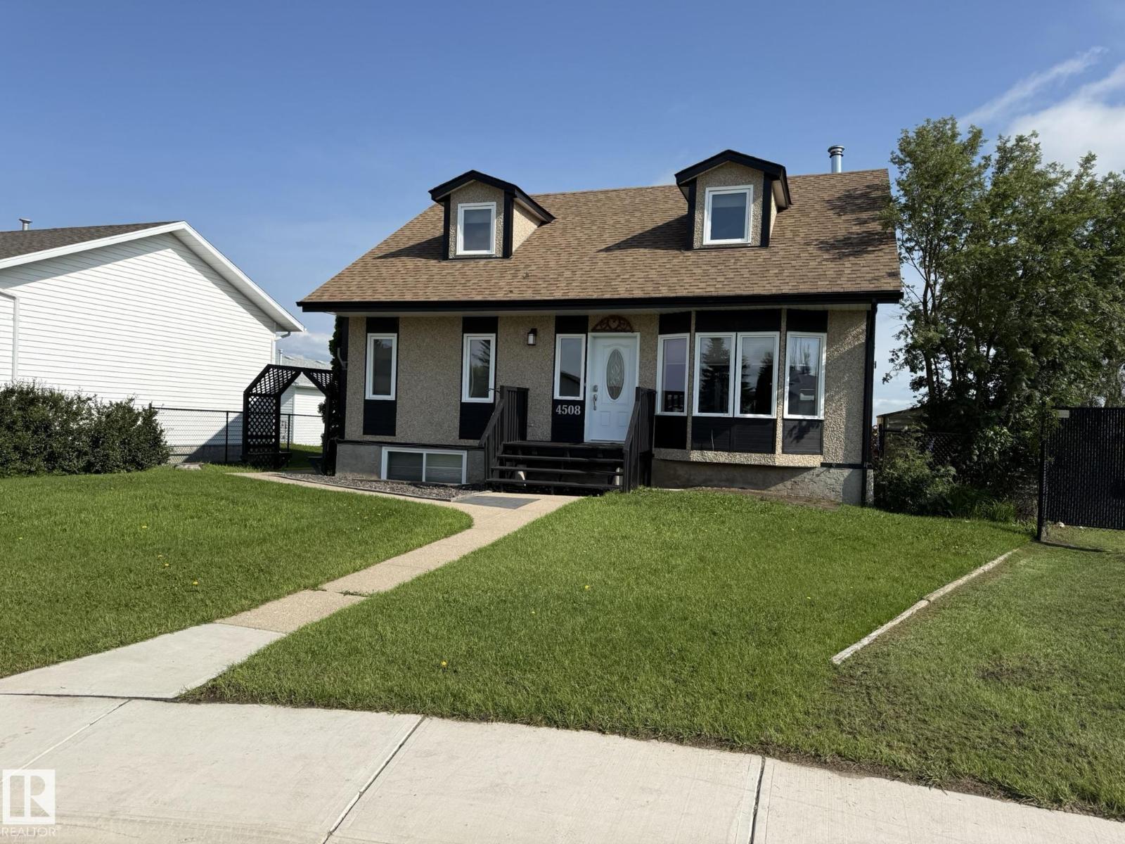 4508 57 AV Property Photo 1