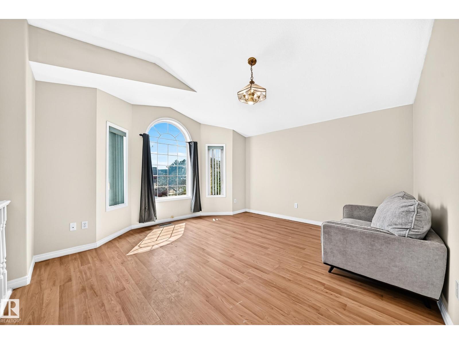 9518 106 Av Nw Property Photo 6