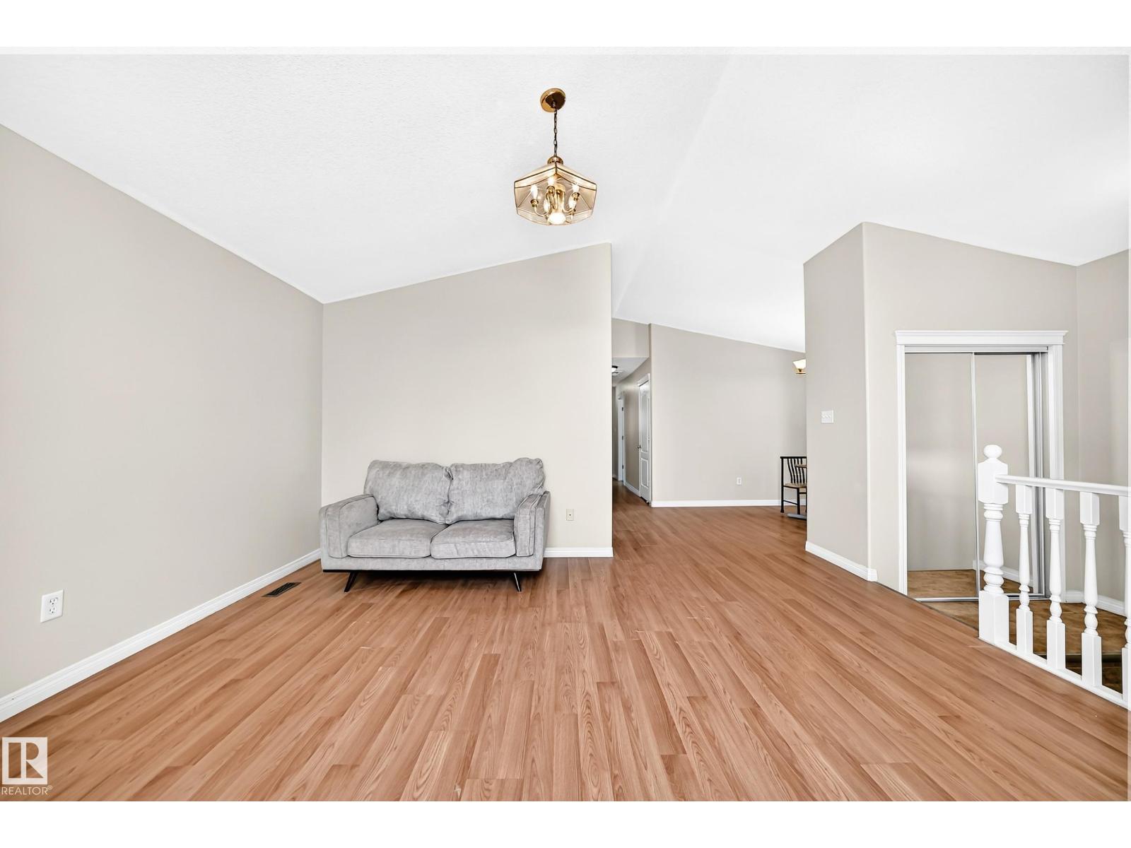 9518 106 Av Nw Property Photo 10