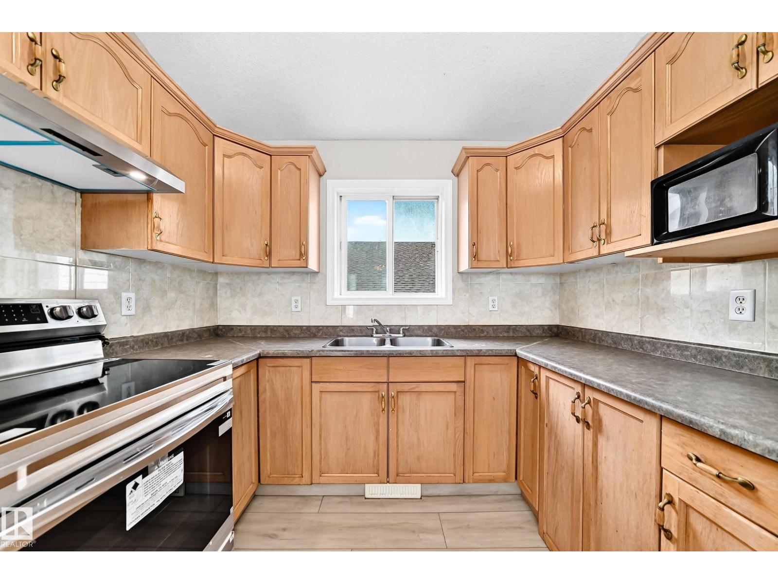 9518 106 Av Nw Property Photo 12