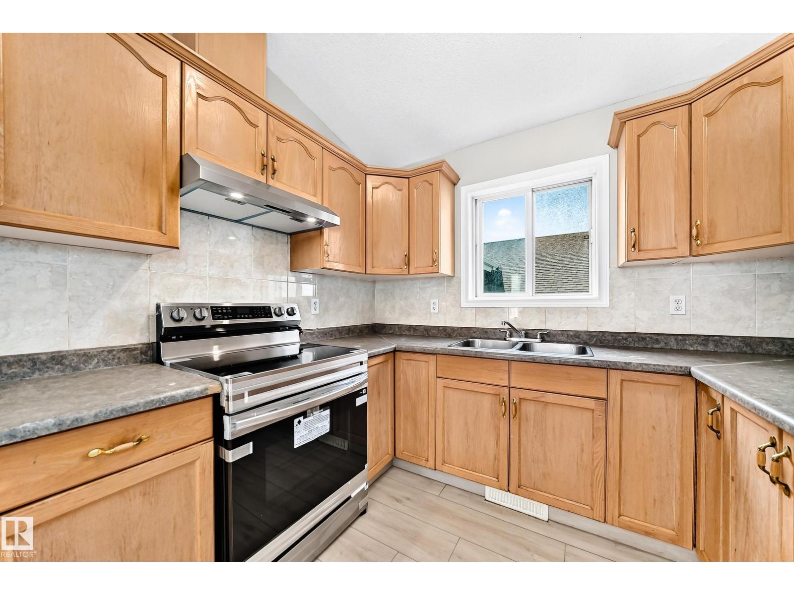9518 106 Av Nw Property Photo 13