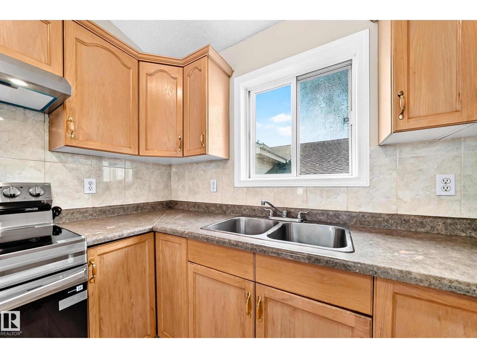 9518 106 Av Nw Property Photo 14