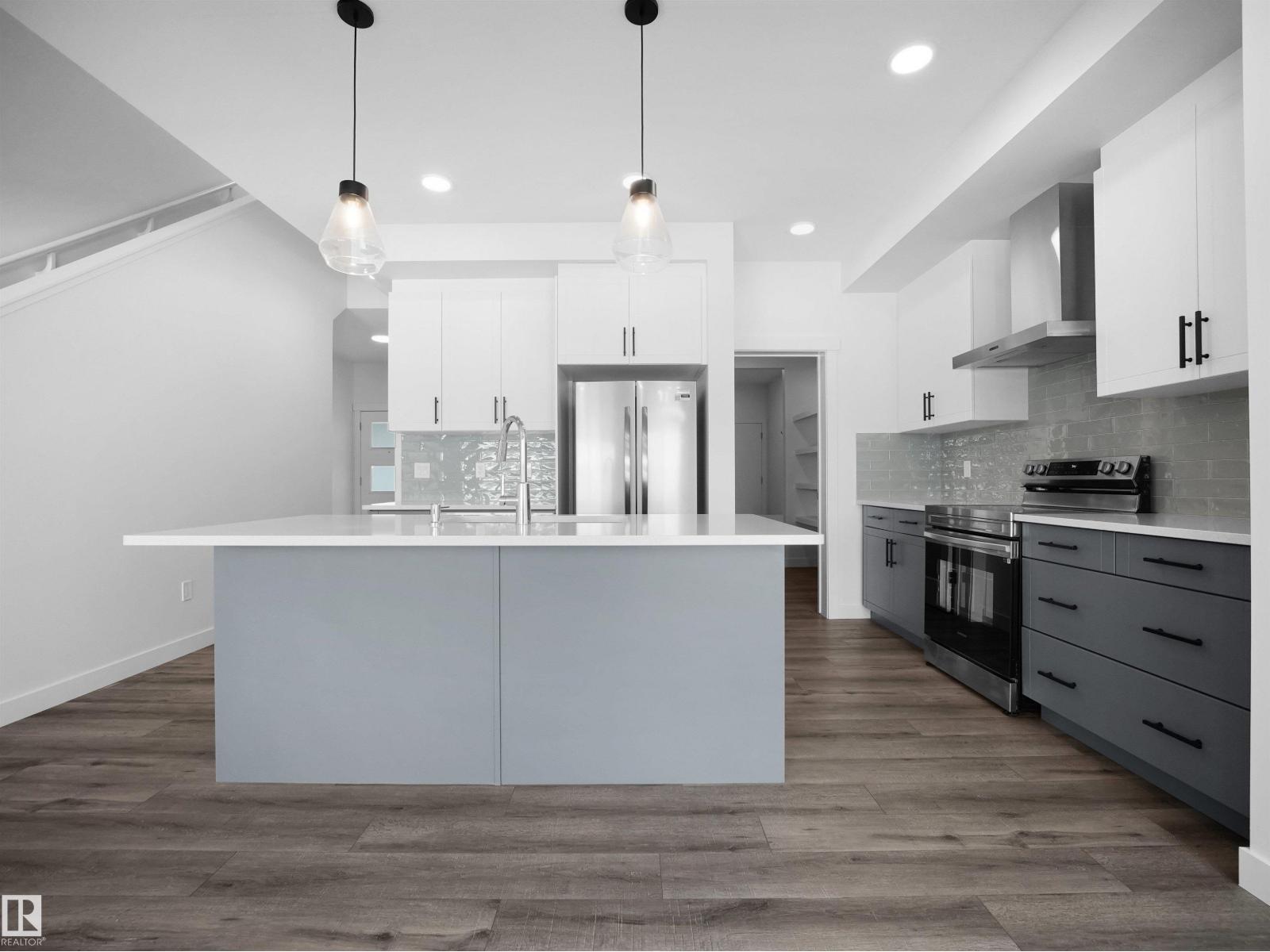 19066 20a Av Nw Property Photo 2