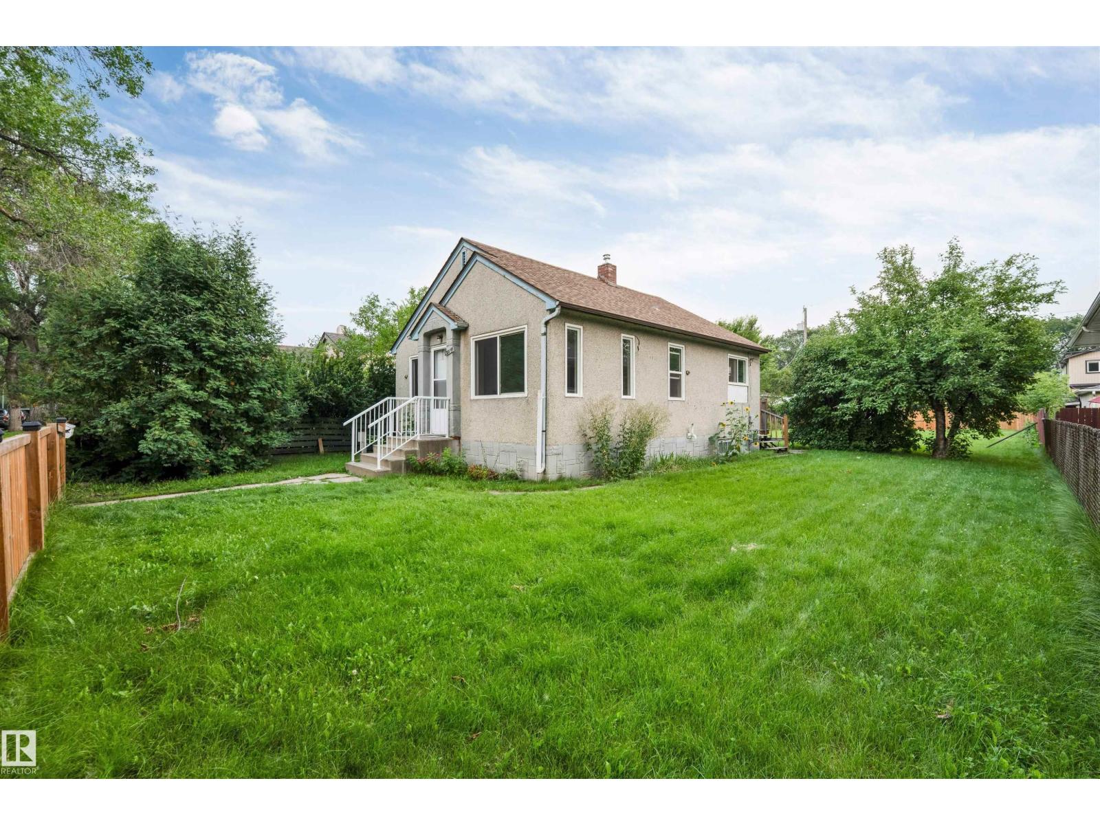 12105 87 St Nw Property Photo 4