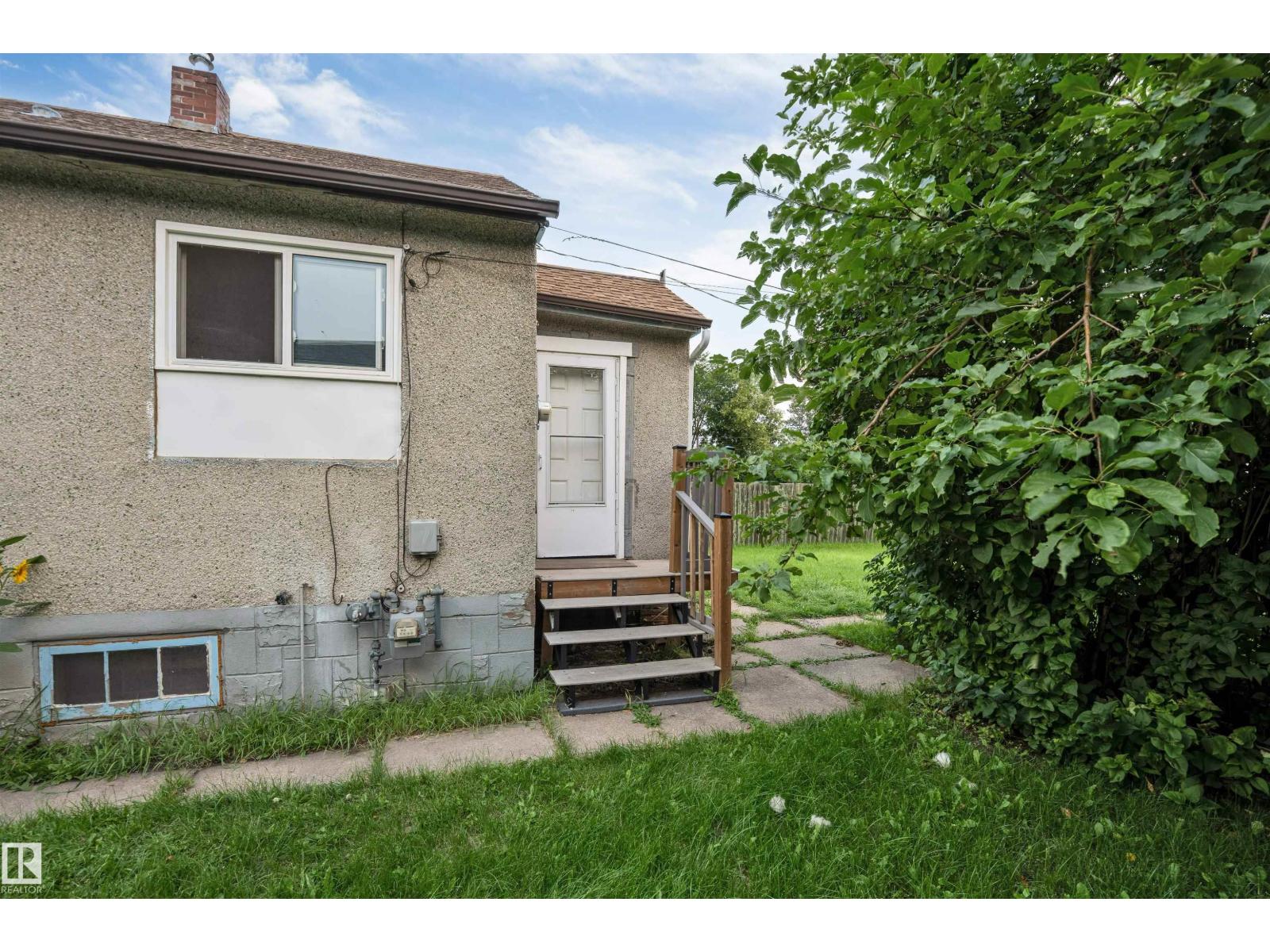 12105 87 St Nw Property Photo 5